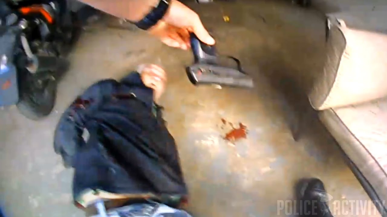 Her bliver bevæbnet mand skudt af politiet