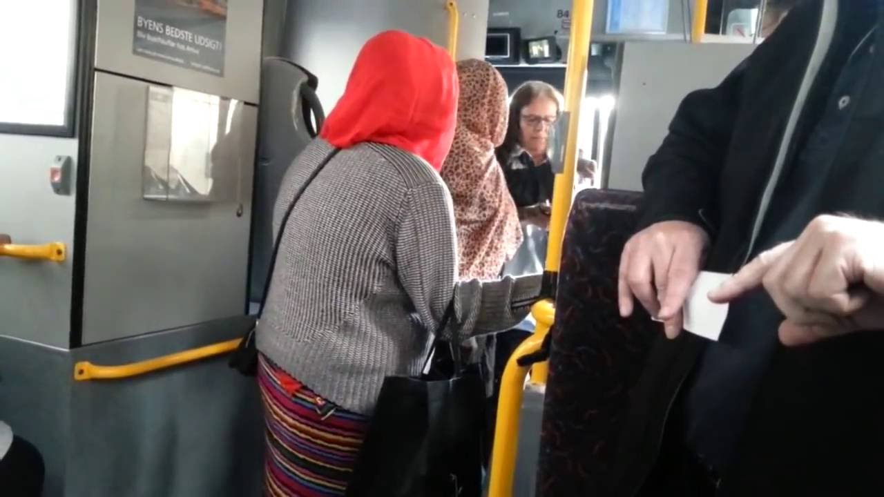 Indvandrerkvinder amok på buschauffør: “Du er racist”